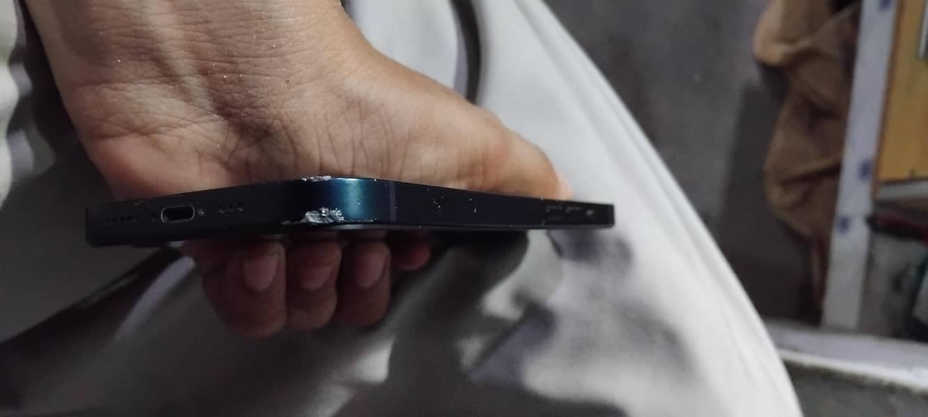 Apple iPhone 13 8