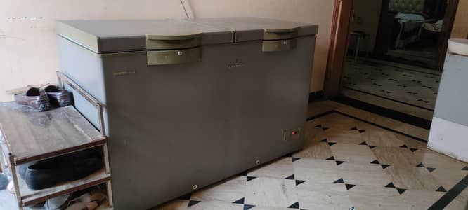 Dawlance Deep Freezer 91998 Signature Inverter Gray