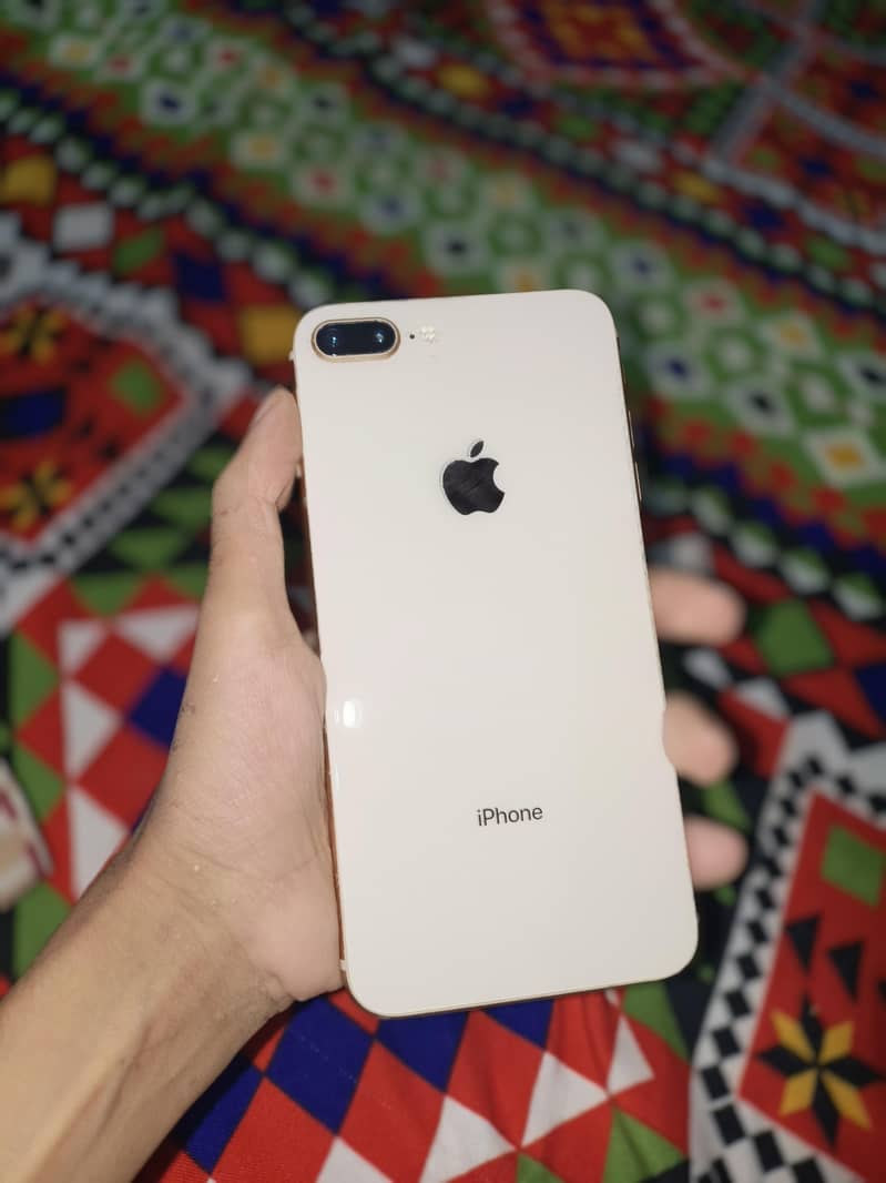 Apple iPhone 8 Plus 1