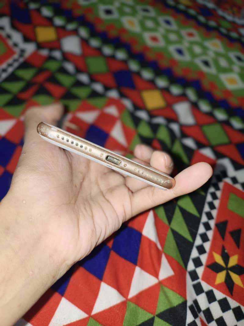 Apple iPhone 8 Plus 3