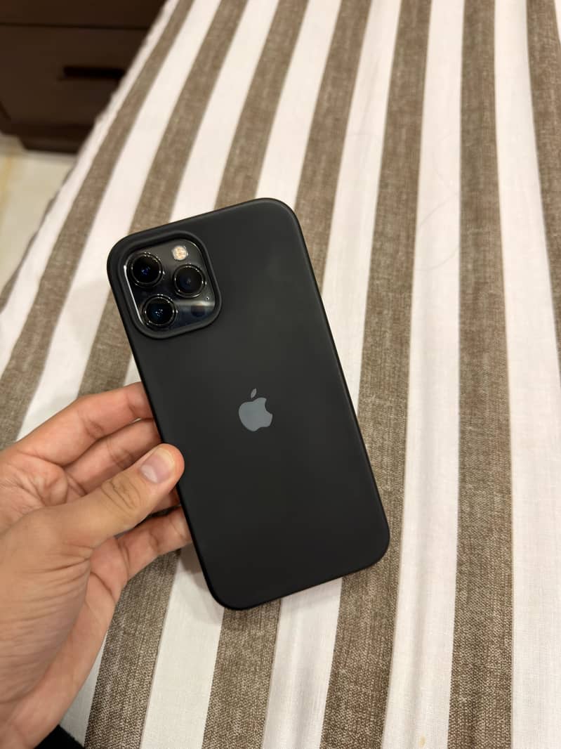 Apple iPhone 12 Pro Max 4