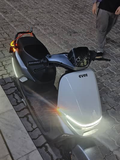 Evee s1