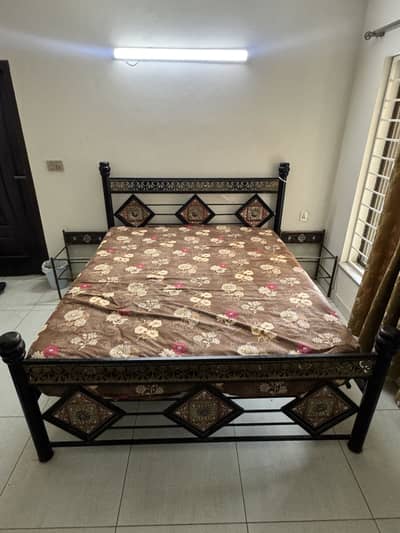 Bed metress and site table