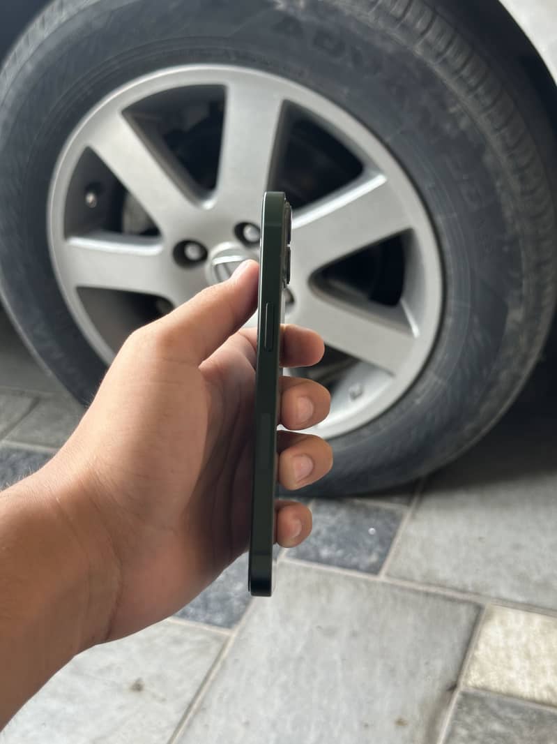 Apple iPhone 13 1