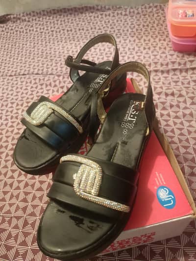 black elegant sandal for 15 years old girl