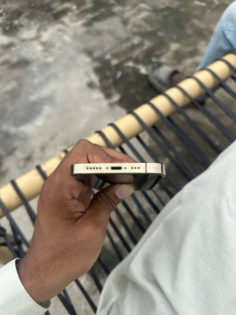 Apple iPhone 13 Pro 2