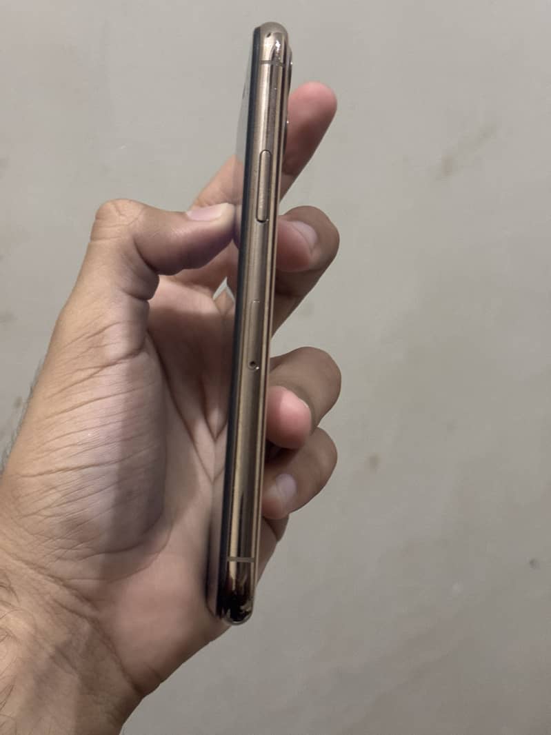 Apple iPhone 11 Pro 1