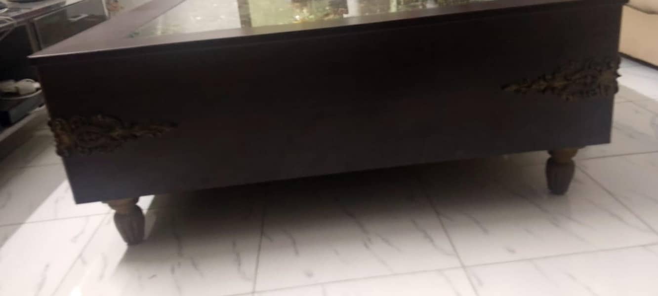 Center table 0