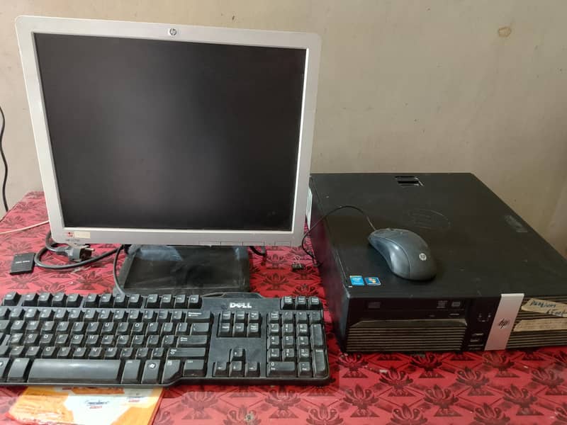 HP Desktop computer 0