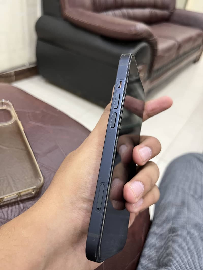 Apple iPhone 13 2
