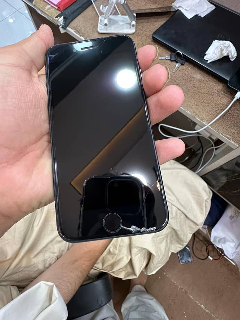 Apple iPhone SE 3rd generation 5