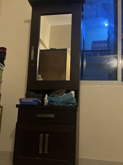 Dressing table urgent sale