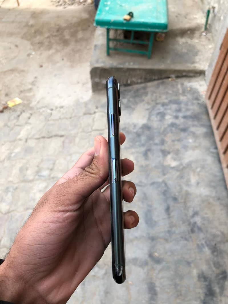 Apple iPhone 11 Pro Max 0