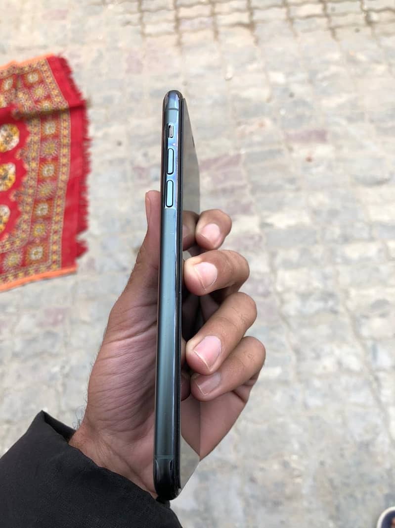 Apple iPhone 11 Pro Max 3