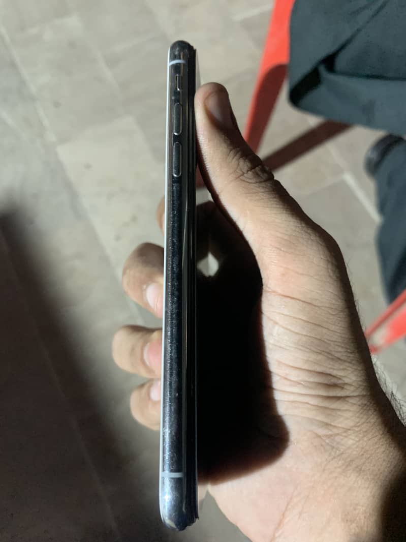 iPhone X 4
