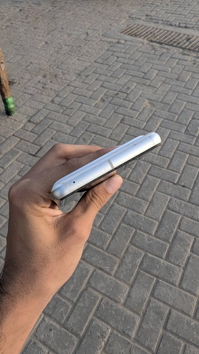 Google Pixel 7 4