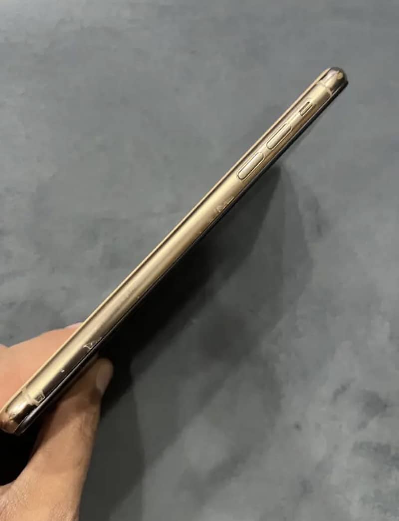 Apple iPhone 11 Pro Max 2