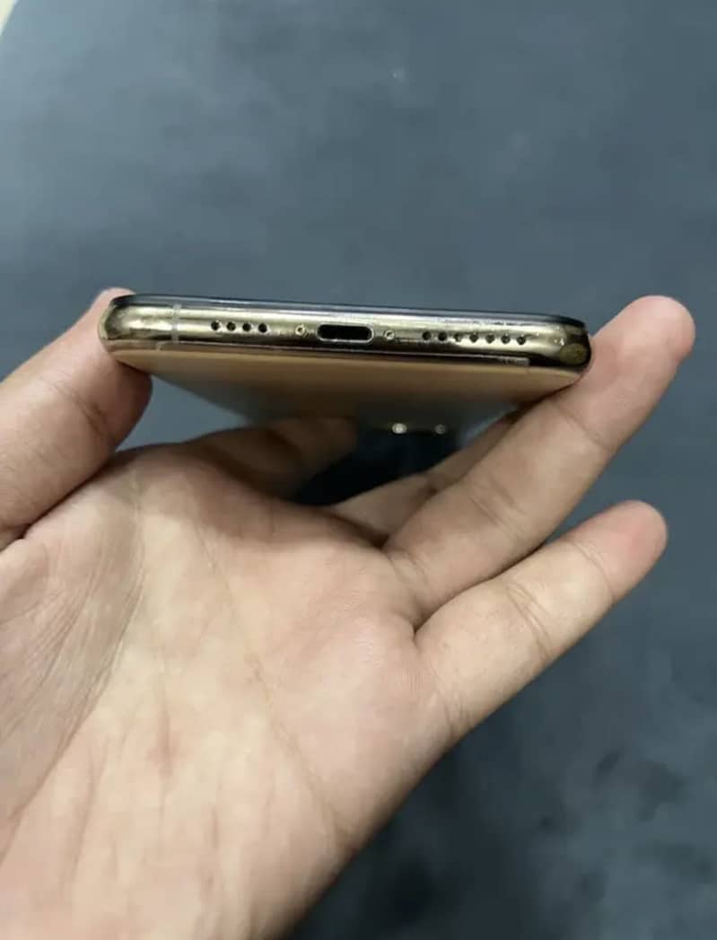 Apple iPhone 11 Pro Max 3