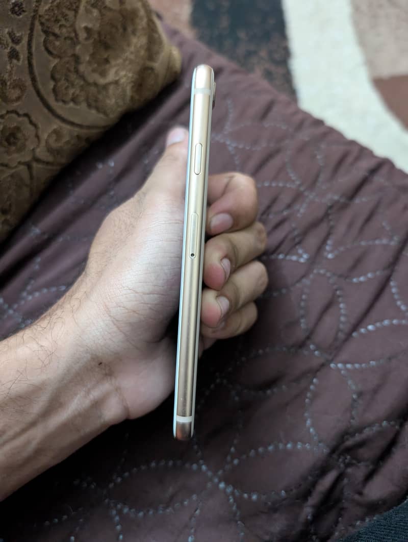 Apple iPhone 8 1