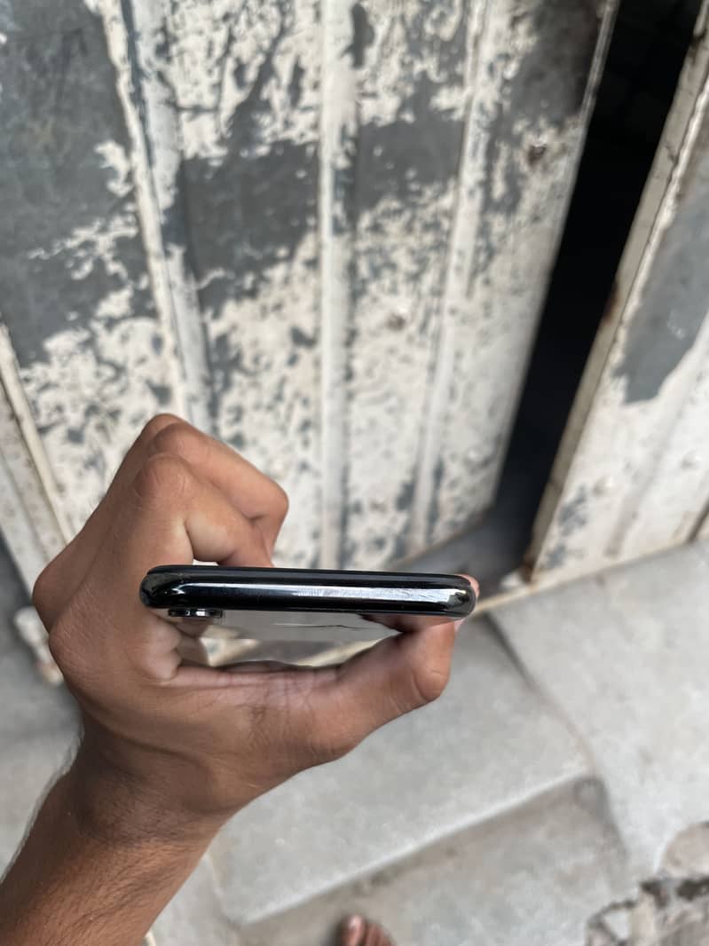 Apple iPhone X 5