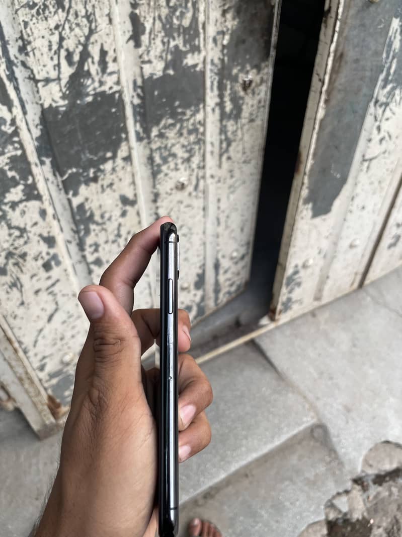 Apple iPhone X 6