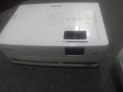 Branded VGA and HDMI Projector available for sale