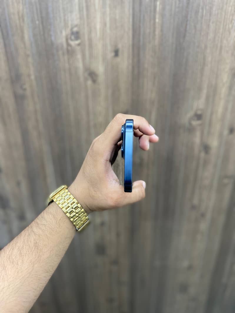 iPhone 15 Pro Max 2