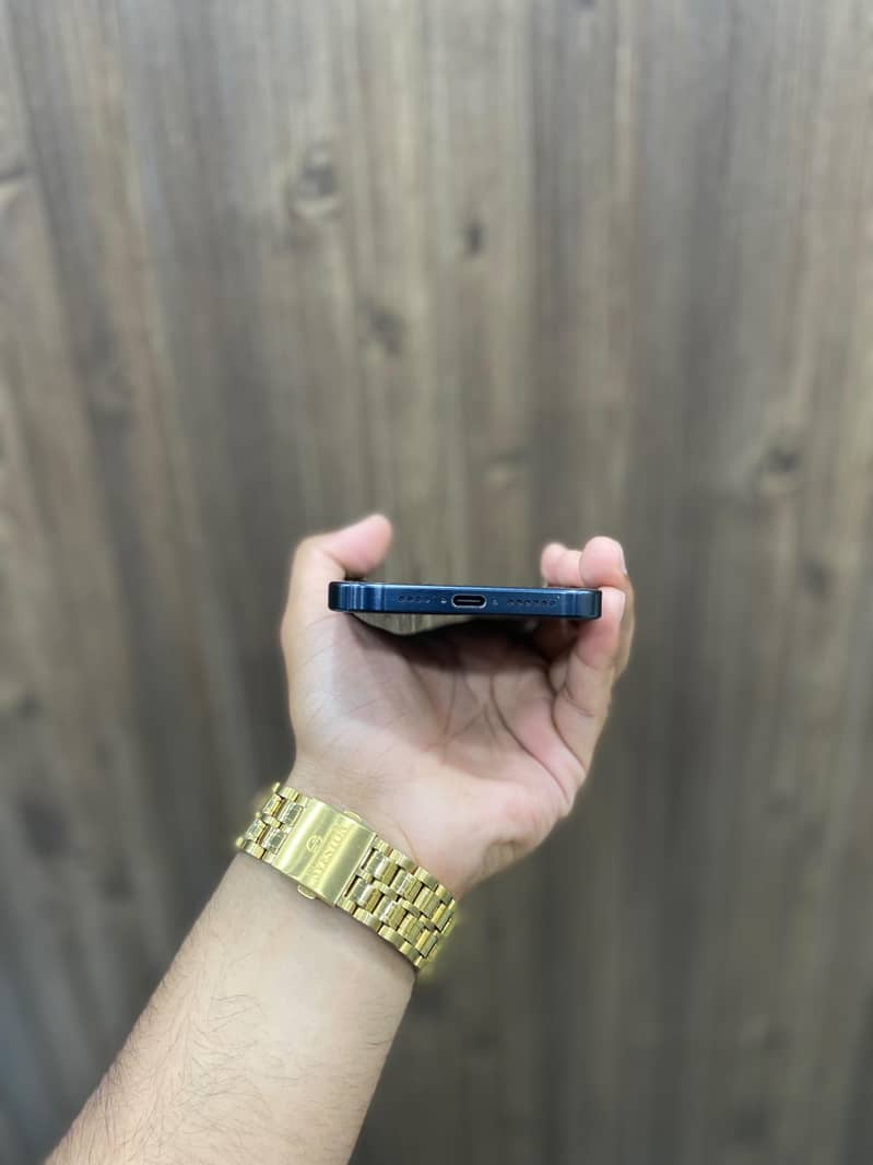 iPhone 15 Pro Max 3