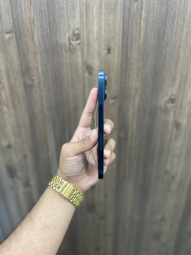 iPhone 15 Pro Max 6