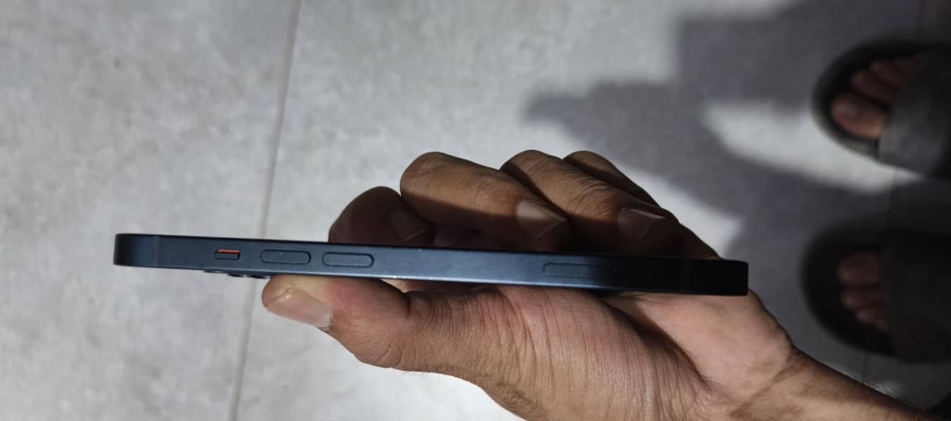 Apple iPhone 13 2