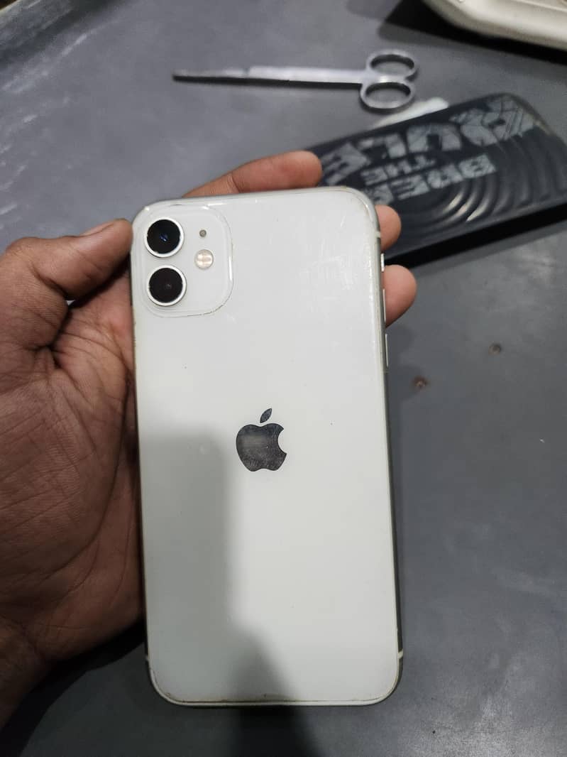 Apple iPhone 11 4