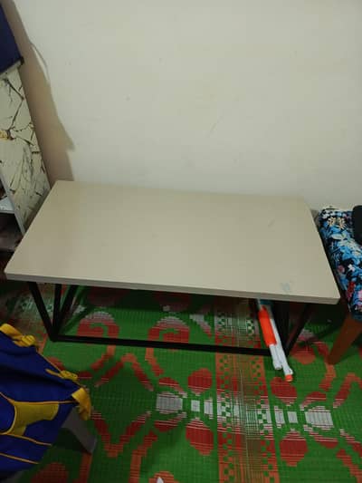 table in excellent condition, used one month