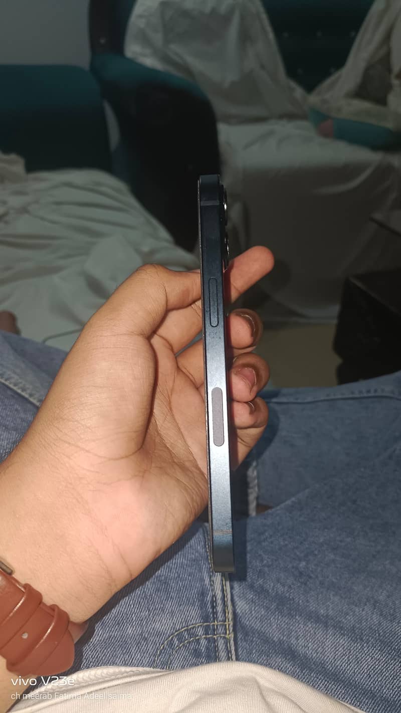 Apple iPhone 13 2
