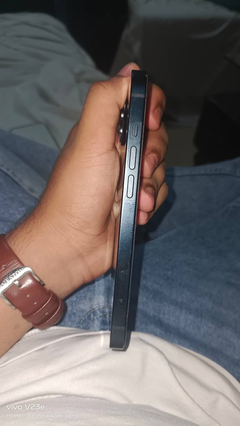 Apple iPhone 13 4