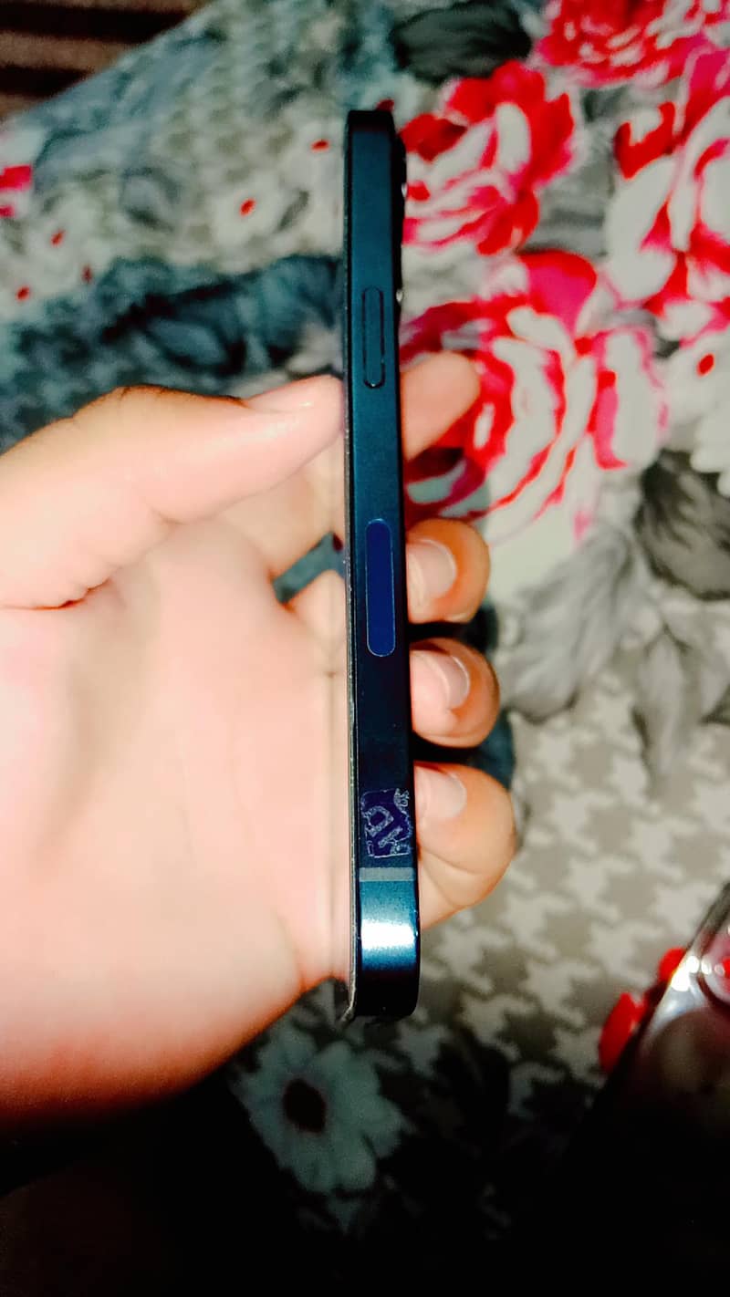 Apple iPhone 13 3