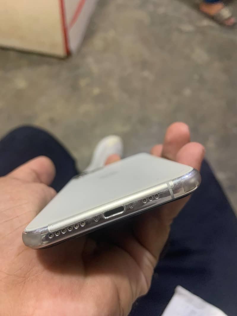 Apple iPhone 11 Pro 2