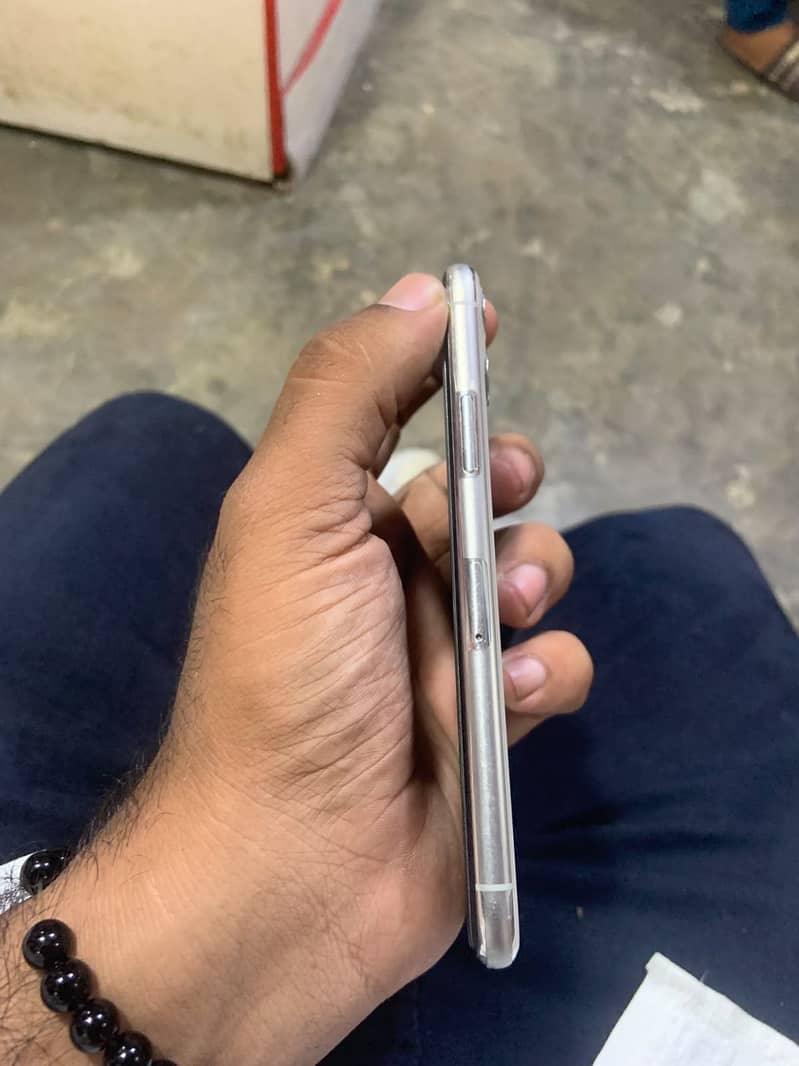 Apple iPhone 11 Pro 3