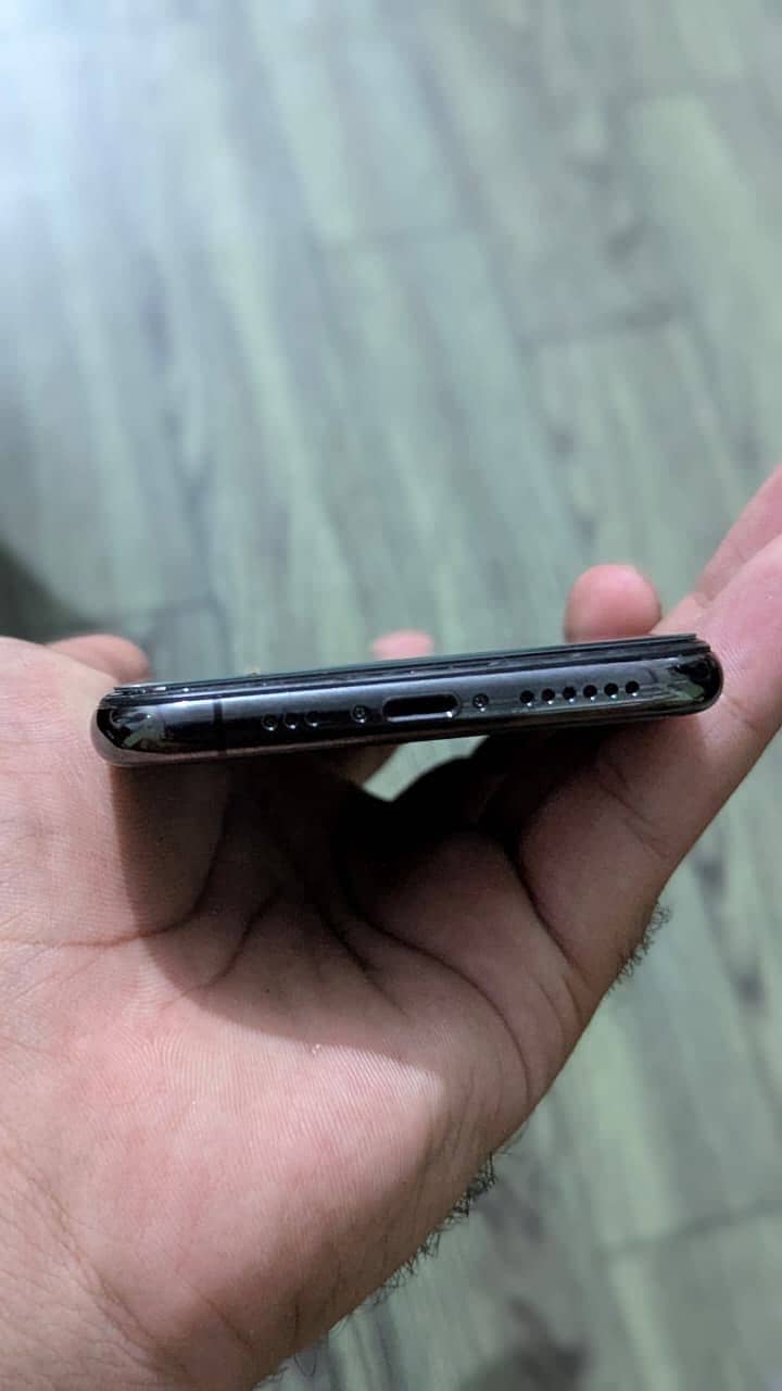 Apple iPhone XS 7
