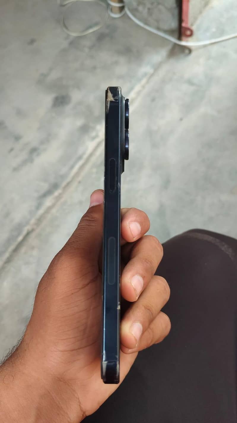 Apple iPhone 15 Pro Max 0