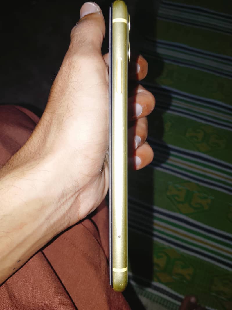 Apple iPhone 11 3