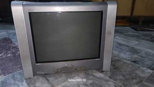 Sony FD Trinitron WEGA CRT TV.