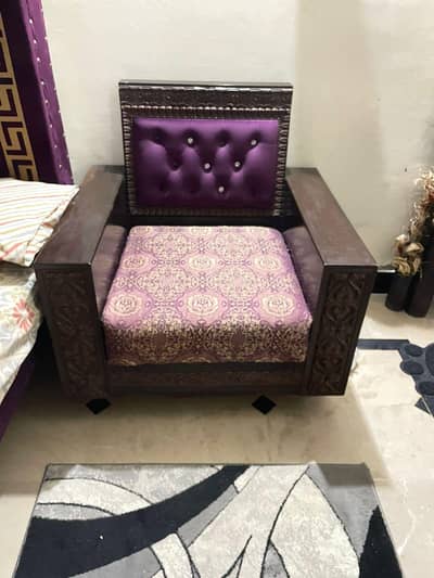 5 seater sofa + Table set available sell  reasonable  price