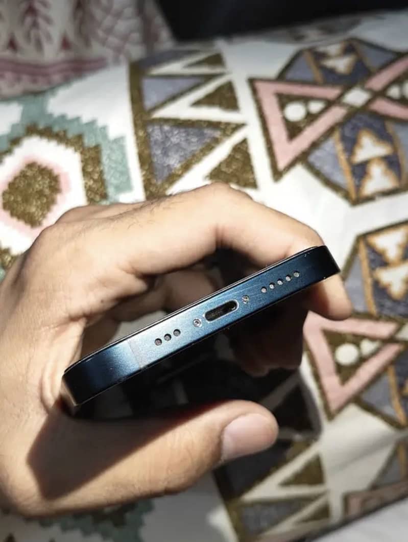 Apple iPhone 14 4