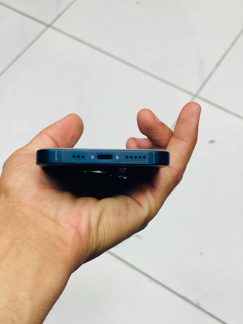 Apple iPhone 13 2