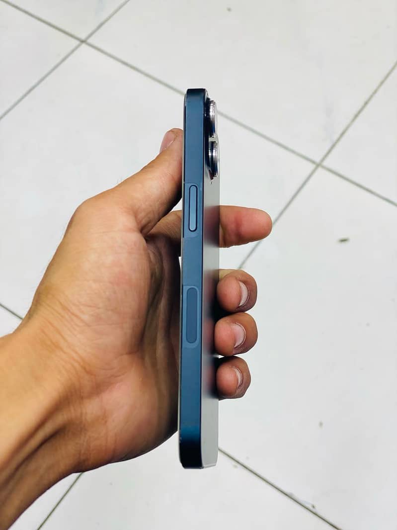 Apple iPhone 13 3