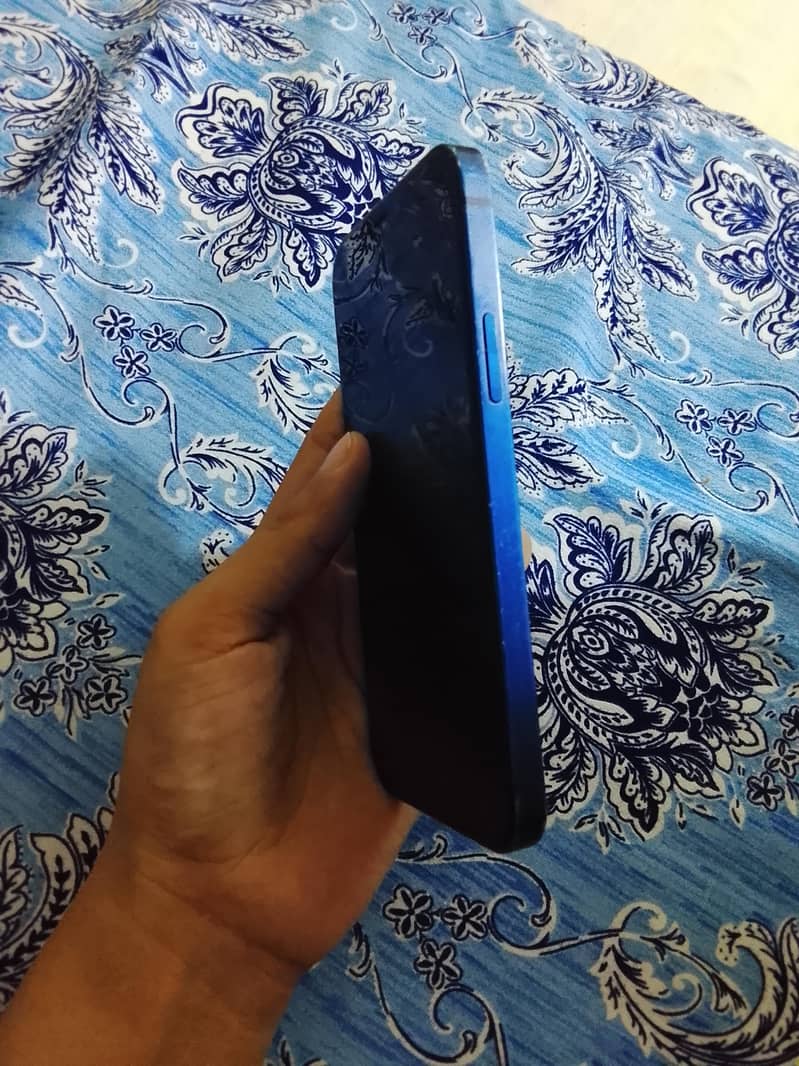 Apple iPhone 12 3