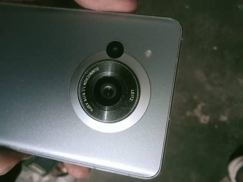 Sharp Aquos R7 3