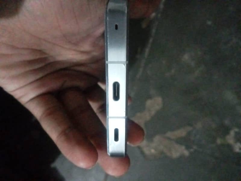 Sharp Aquos R7 4