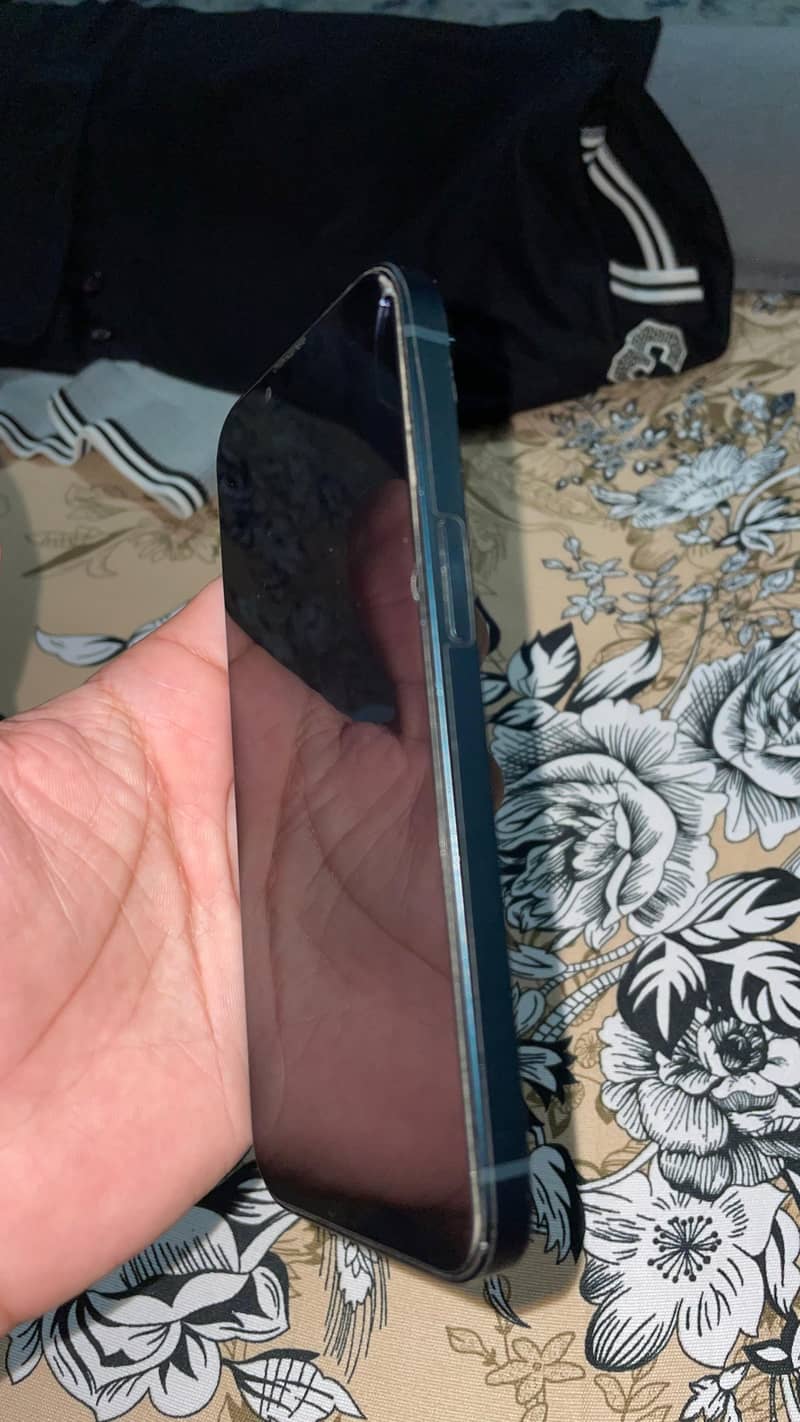Apple iPhone 14 3