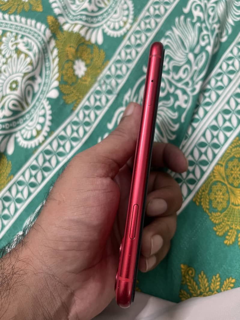 Apple iPhone 11 4